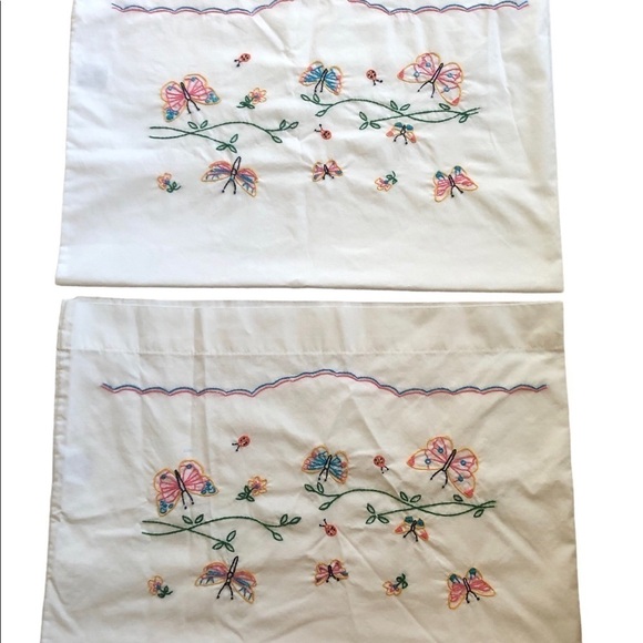 Vintage Set of 2 Standard White Hand Embroidered Pillowcases Butterflies 29X19 - Picture 1 of 4
